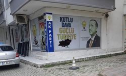 Müdür atamasına öfkelendi: AKP Erfelek İlçe Başkanlığı'nın camlarını kırdı