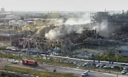 Çin'de fabrika havaya uçtu: Şehir savaş alanına döndü