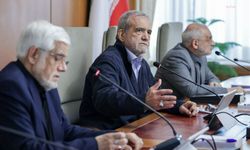 İran Cumhurbaşkanı Pezeşkiyan, İsrail tehdidinin gölgesinde kabineyi topladı