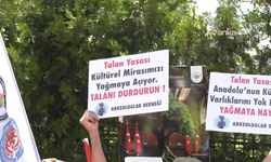 Zeytinlikleri madencilik faaliyetlerine açan teklif, TBMM önünde protesto edildi