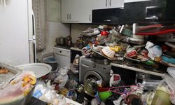 Ankara'da çöp ev: 3 kamyon çöp çıktı