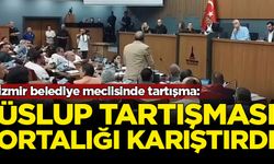İzmir'de belediye meclisinde CHP'li vekiller ile AKP'li vekiller arasında tartışma