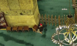 Ayasofya Camii'nde kitap yakan şüpheli tutuklandı