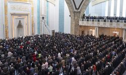 Diyanet'in cuma hutbesine suç duyurusu: Giyim tarzı hedef alındı