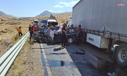 Hakkari’de TIR ile hafif ticari araç çarpıştı: 4 ölü, 2 yaralı