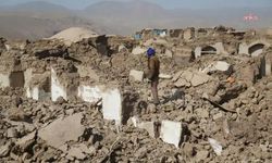 Afganistan'daki depremde ölü sayısı 800'ü geçti