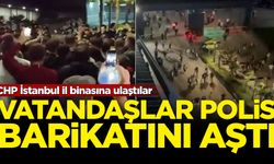 Vatandaşlar polis barikatını aştılar! CHP binasına ulaştılar