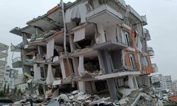 Depremde yıkılan Burak Yapı Sitesi davasında kamu görevlileri ilk kez hakim karşısına çıktı