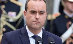 Fransız Başbakanı istifa etti, Euro çakıldı
