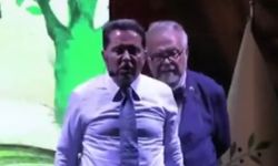 Celal Şengör'den Ahmet Özer'e sahnede “süre” müdahalesi!