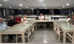 AK Parti toplantısında şort krizi! Tepkilerin ardından fotoğraflar kaldırıldı