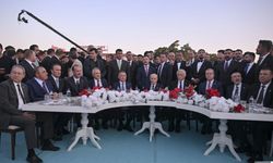 Ankara'da 20 bin kişilik düğünde Bahçeli nikah şahidi oldu