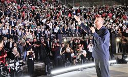 Bilal Erdoğan sahnede şarkı söyledi