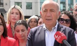 CHP İl Başkanı Gürsel Tekin, Cumhuriyet Anıtı'na çelenk bıraktı