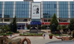 Menderes Belediyesi'ne operasyon: Başkan Yardımcısı gözaltına alındı