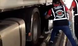 Yurt dışı çıkış yasağı bulunan Arif Kocabıyık TIR dorsesinin altında yakalandı