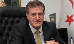 KKTC Ulaştırma Bakanı Erhan Arıklı görevden alındı