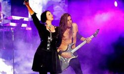 Şebnem Ferah sahnelere döndü, eski gitaristinden tepki geldi