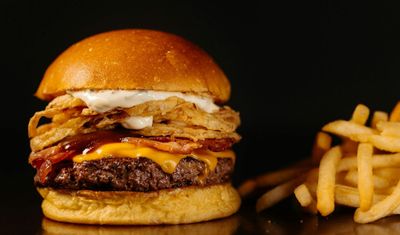 Fast food devi iflas sürecinde son kozunu oynadı: Restoranlar satıldı