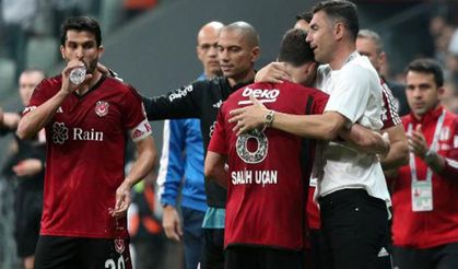 Kırmızı kartların damga vurduğu maçta Beşiktaş kazandı: 2-0