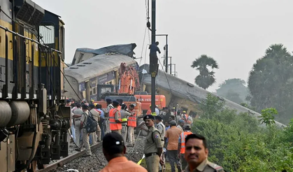 Hindistan'da tren kazası: 13 kişi hayatını kaybetti!