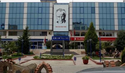 Menderes Belediyesi'ne operasyon: Başkan Yardımcısı gözaltına alındı