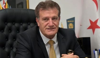 KKTC Ulaştırma Bakanı Erhan Arıklı görevden alındı