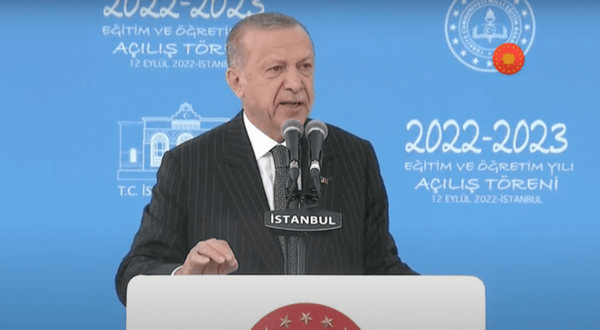 Cumhurbaşkanı Erdoğan, Tunç Soyer'i hedef aldı: Kendi ecdadına sövdürmeye çalışan...