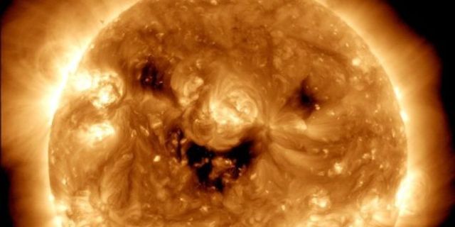 NASA, Güneşin 'güldüğü' anın fotoğrafını paylaştı