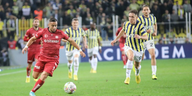 Fenerbahçe 10 kişiyle sahadan galip ayrıldı!