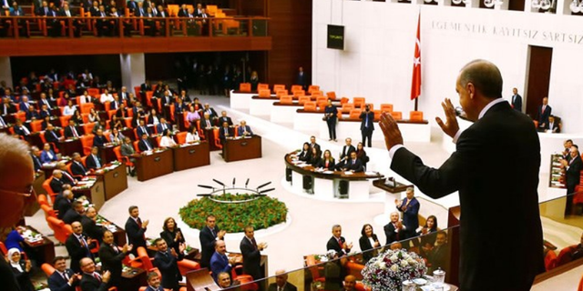 AK Parti'nin 'başörtüsü teklifi' çıkmazda: İYİ Parti ve HDP'den ses yok