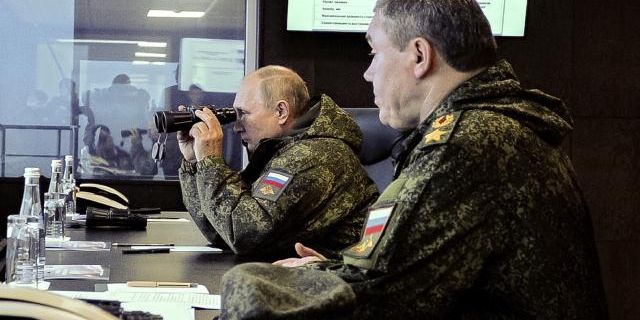 Putin, Ukrayna'da savaşan askerlerin anneleriyle görüşüyor