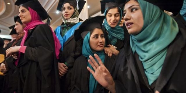 Afganistan’da üniversitelerin kapıları kadınlara kapandı