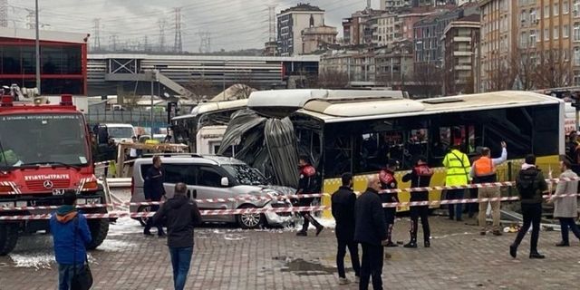 İETT otobüsü ile tramvay çarpıştı: Olay yerinden ilk görüntüler
