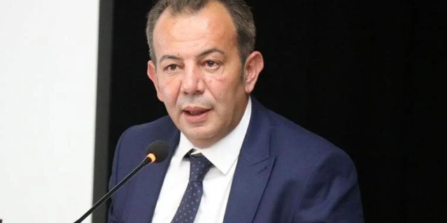 Önceki toplantıda şişe fırlatmıştı: Meclis üyesini dışarı çıkarttı