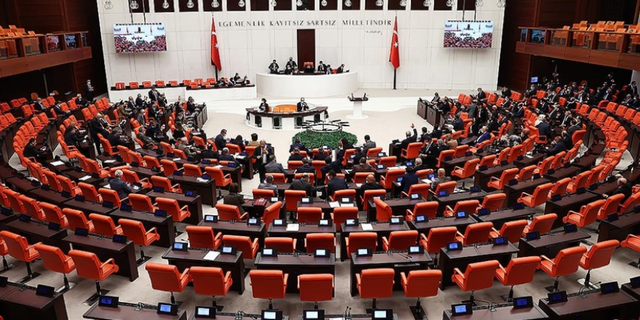 Meclis'te 'başörtüsü' gerginliği: Vekiller komisyonu terk etti
