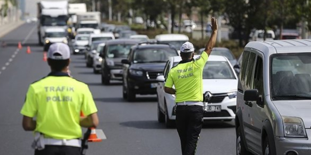 Araç sürücüleri dikkat: 2023 trafik cezaları belli oldu...