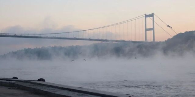 İstanbul Boğazı'nda sis engeli