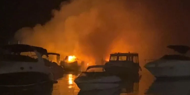 Kadıköy Bostancı sahilde tekne yangını