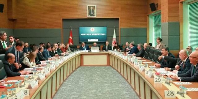 CHP ve İYİ Parti’den anayasa değişikliği önergesi