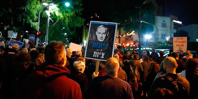 On binlerce İsrailli Netanyahu’ya karşı sokakta