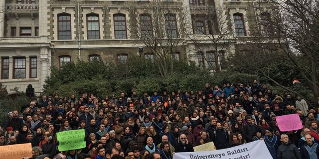 Boğaziçi üniversitesi öğrencilerine ceza!