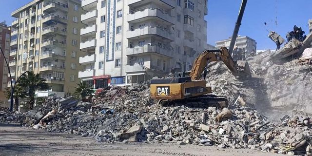 Depremin etkilendiği şehirlerde 85bin konut yapımı için hükümet yakın inşaat firmalarıyla anlaştı!