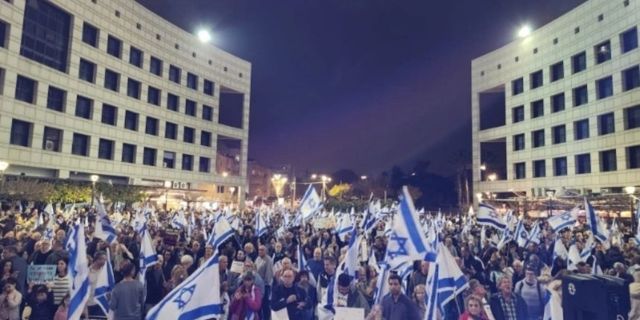 İsrail’de 10 binlerce kişi sokakta: Hedef Netanyahu’nun yargı reformu