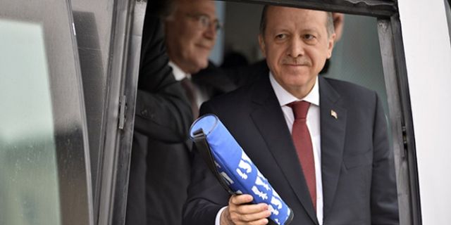 Erdoğan, çaydan sonra şimdi de oyuncak dağıtıyor!