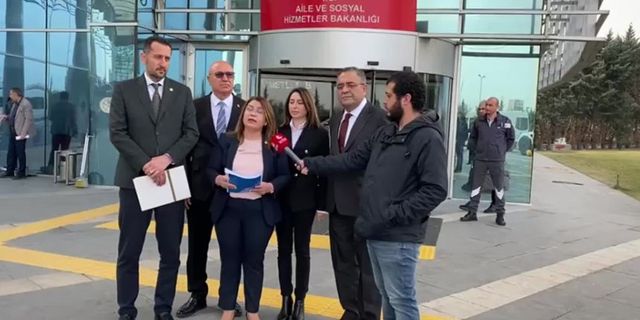 CHP'li vekillerden bakanlık önünde 'Kayıp çocuk' açıklaması