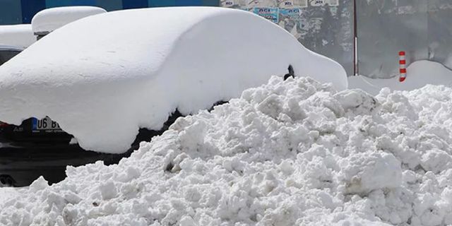Van'da kar esareti! 83 yerleşim yerine ulaşım kesildi