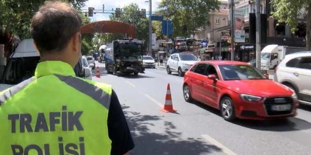 Kadıköy'de trafik kurallarını ihlal edenlere ceza yağdı!