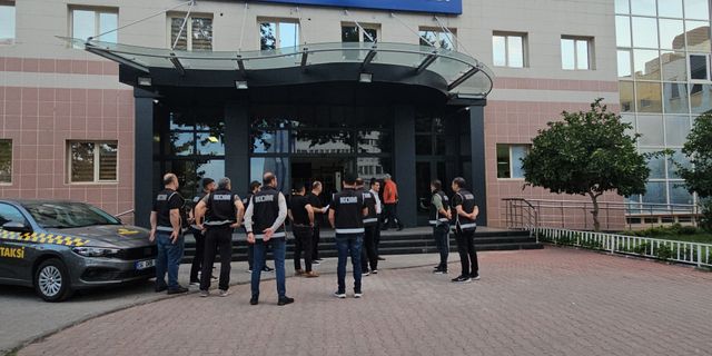 Adana'da CHP'li iki belediyeye operasyon