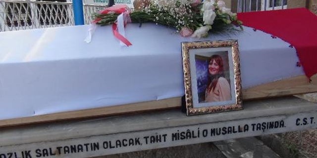 Parkta ölü bulunan oyuncu Seda Fettahoğlu, son yolculuğuna uğurlandı